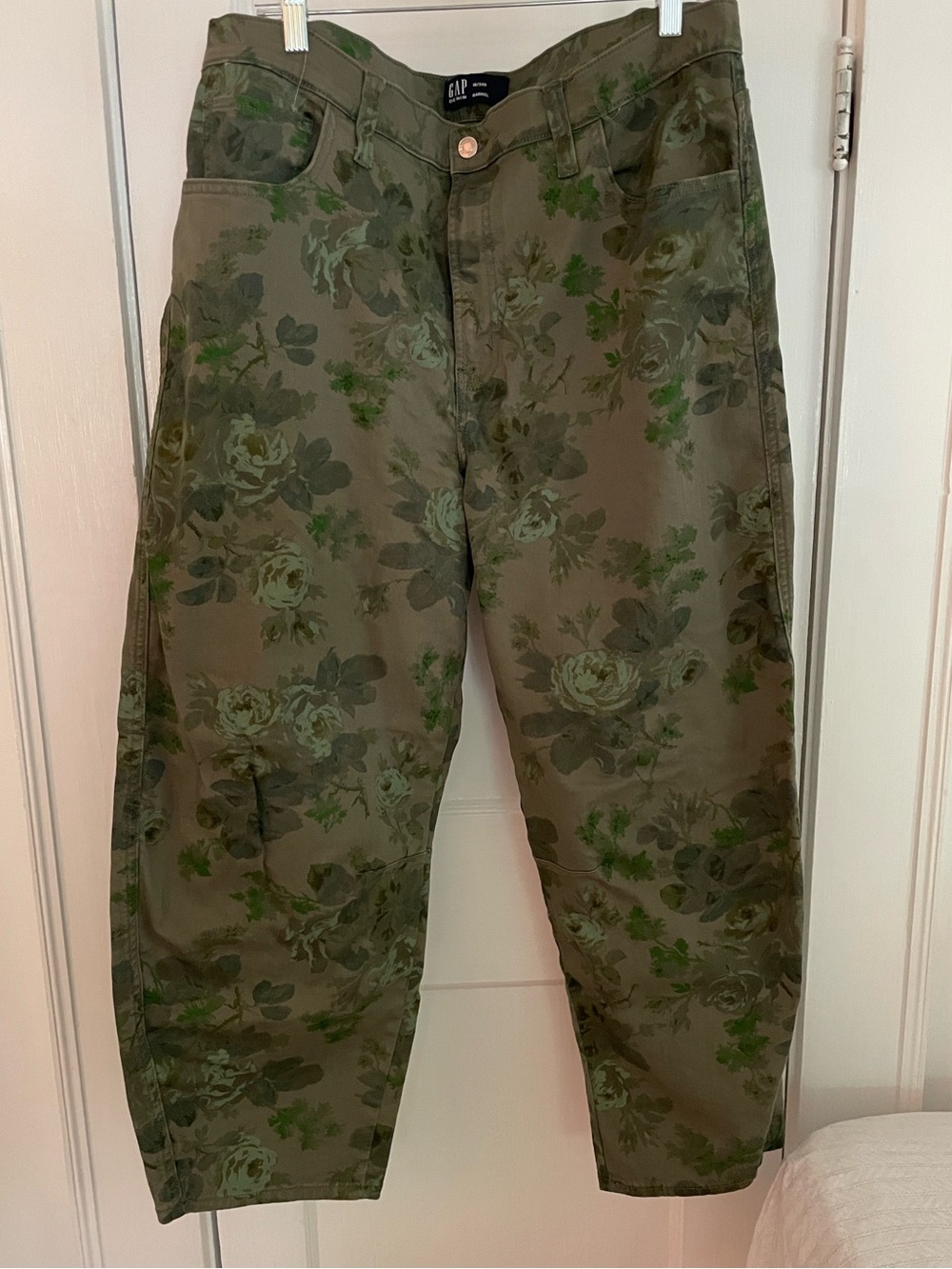 Gap Women’s Barrel Jeans Green Floral